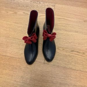 Red bow rain boots